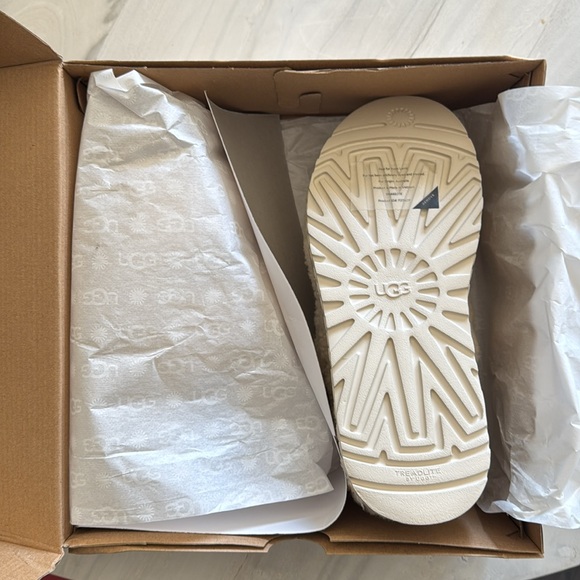 NIB UGG Oh Fluffita Slide - Picture 5 of 6